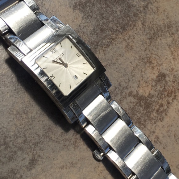 Gucci • Authentic 7900 Classic Timepiece Watch ⌚️ - Picture 4 of 8